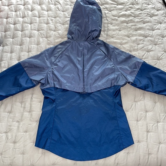 NWOT - Nike Lightweight Hooded Windbreaker - Picture 3 of 9